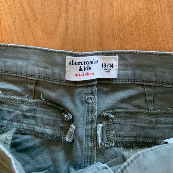 Abercrombie Kids Size 13/14 Midi Shorts. Excellent Condition. - Picture 3 of 3